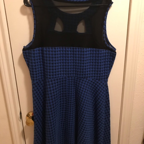 Blue houndstooth print with mesh - Picture 2 of 3